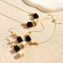 Conjunto Dourado com Design Cúbico