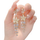 Brincos Luxuosos Flor com Strass Brilhantes