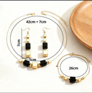 Conjunto Dourado com Design Cúbico