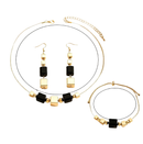 Conjunto Dourado com Design Cúbico