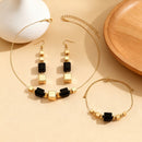 Conjunto Dourado com Design Cúbico